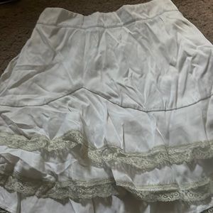 white lace skirt🦢